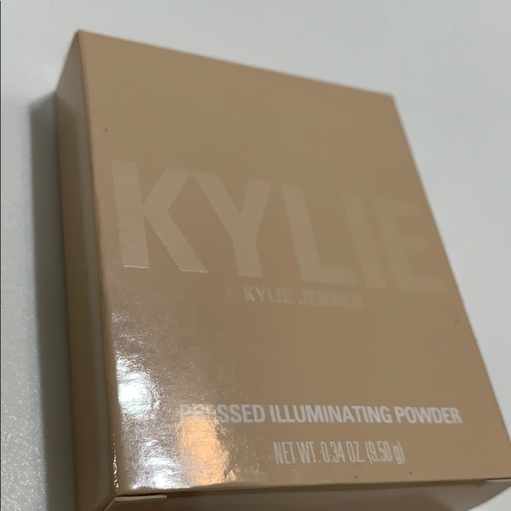 Kylie Cosmetics Illuminating Powder